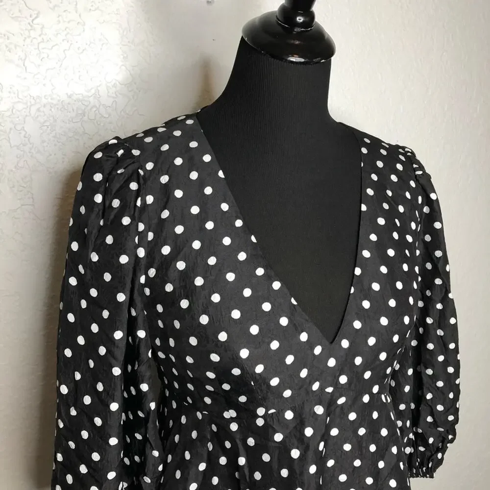 Kate Spade black white polka dot silk blend v neck top size 8